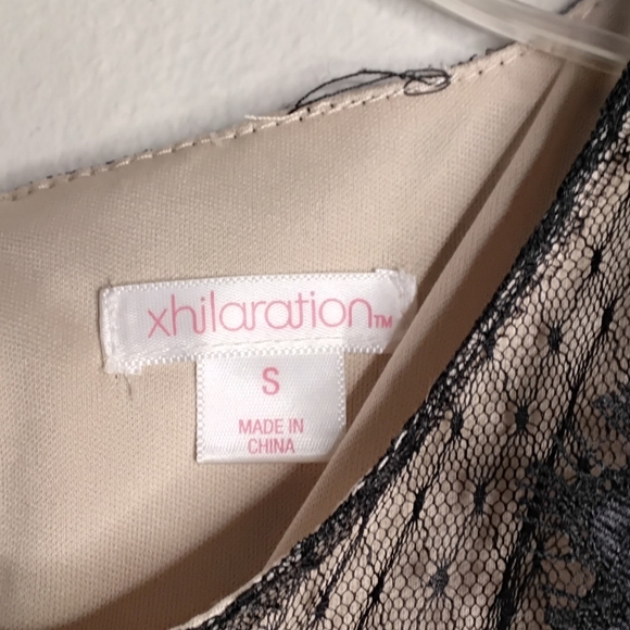 Elegant Black Lace Dress - Picture 3 of 3